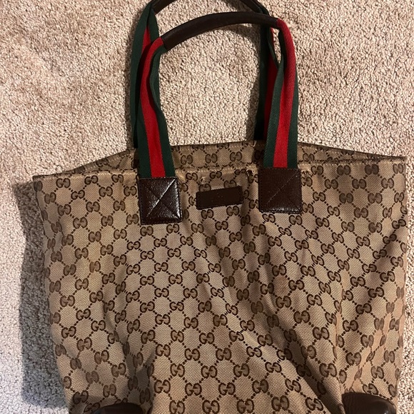 Authentic Gucci tote with reinforced corners - Picture 6 of 13